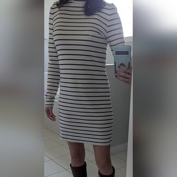 Vineyard Vines Simple White and Navy Striped Turtleneck Dress - Picture 2 of 9